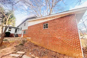 1624 Brentwood Dr, Newton, NC 28658 - Photo 3