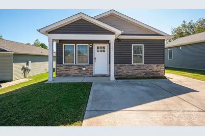 1942 11th Avenue NE, Hickory, NC 28601 - Photo 1