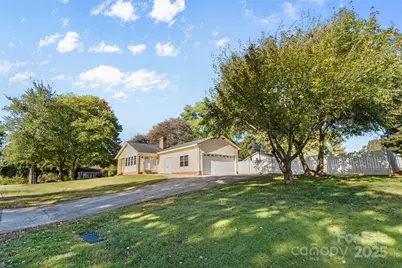 2010 Elizabeth Avenue, Hickory, NC 28602 - Photo 5