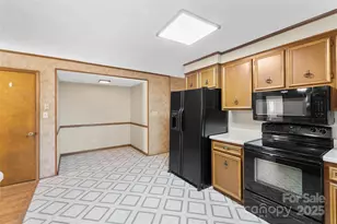 2010 Elizabeth Ave, Hickory, NC 28602 - Photo 9