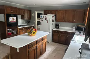 303 Fallingbrook Dr, Belmont, NC 28012 - Photo 7