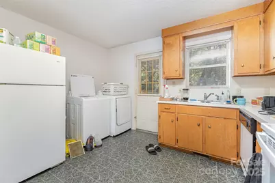 2075 N Whisnant Avenue, Newton, NC 28658 - Photo 23