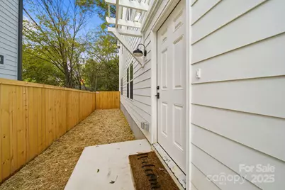 105 N Smallwood Place, Charlotte, NC 28216 - Photo 13