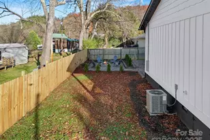 90 Park Street St, Bryson City, NC 28713 - Photo 35