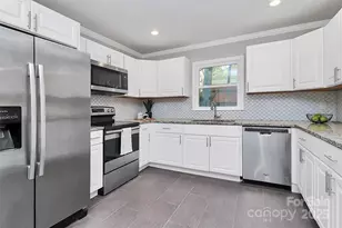 1420 Starbrook Dr, Charlotte, NC 28210 - Photo 9