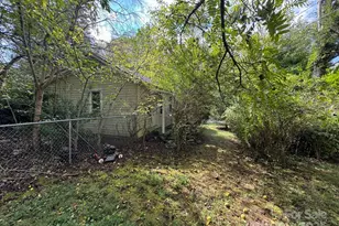 300 E Cedar St, Yadkinville, NC 27055 - Photo 9