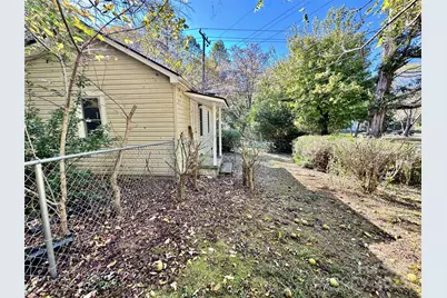 300 E Cedar Street, Yadkinville, NC 27055 - Photo 5