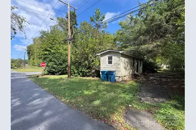 300 E Cedar Street, Yadkinville, NC 27055 - Photo 11