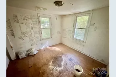 300 E Cedar Street, Yadkinville, NC 27055 - Photo 15