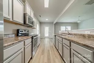 1637 Jakobson Dr, Charlotte, NC 28215 - Photo 17