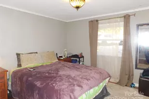 88 E Poplar Dr, Hendersonville, NC 28792 - Photo 9