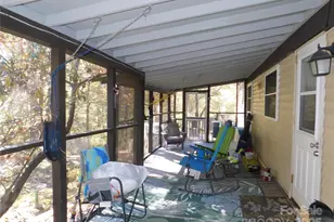 88 E Poplar Dr, Hendersonville, NC 28792 - Photo 13