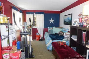 88 E Poplar Dr, Hendersonville, NC 28792 - Photo 11