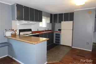 88 E Poplar Dr, Hendersonville, NC 28792 - Photo 27