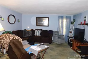 88 E Poplar Dr, Hendersonville, NC 28792 - Photo 7