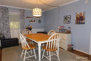 88 E Poplar Dr, Hendersonville, NC 28792 - Photo 5