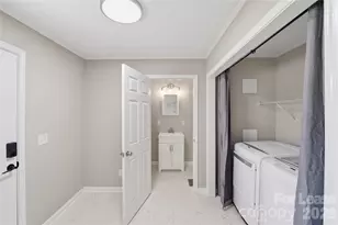 2301 Shamrock Dr, Charlotte, NC 28205 - Photo 13