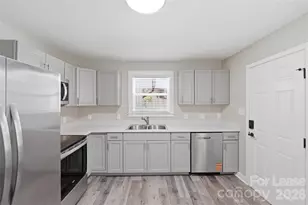 2301 Shamrock Dr, Charlotte, NC 28205 - Photo 11