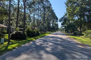 561 Craig Cir, Bennettsville, SC 29512 - Photo 3