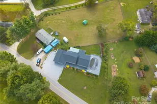 514 King Rd, Flat Rock, NC 28731 - Photo 3