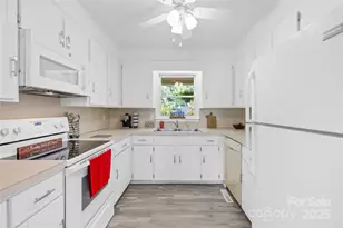 700 Chestnut Ln, Matthews, NC 28104 - Photo 17