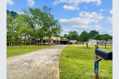 700 Chestnut Lane, Matthews, NC 28104 - Photo 3