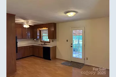 707 Sandalwood Lane, Kings Mountain, NC 28086 - Photo 9