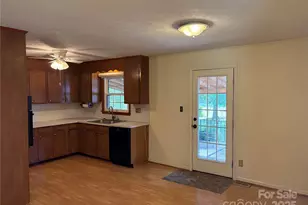 707 Sandalwood Ln, Kings Mountain, NC 28086 - Photo 9