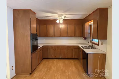 707 Sandalwood Lane, Kings Mountain, NC 28086 - Photo 11