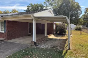 707 Sandalwood Ln, Kings Mountain, NC 28086 - Photo 3