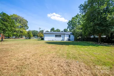 8000 Chapman Street, Charlotte, NC 28216 - Photo 9