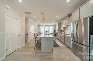 4040 Hidden Oaks Dr, Charlotte, NC 28205 - Photo 9