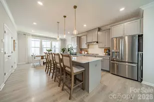 4040 Hidden Oaks Dr, Charlotte, NC 28205 - Photo 9