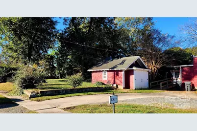 303 W Trade Street, Dallas, NC 28034 - Photo 3