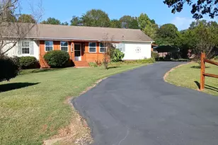 218 Muldoon Ln, Clover, SC 29710 - Photo 1