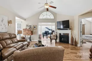 817 Wynnshire Drive, Hickory, NC 28601 - Photo 9