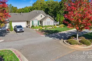 817 Wynnshire Drive, Hickory, NC 28601 - Photo 3