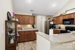 817 Wynnshire Drive, Hickory, NC 28601 - Photo 17