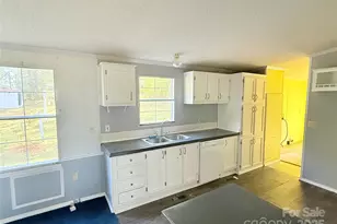 419 Twin Oaks Rd, Statesville, NC 28625 - Photo 3