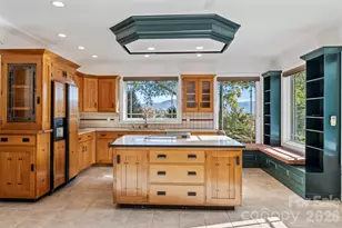 31 Ridge Dr S, Hendersonville, NC 28739 - Photo 9