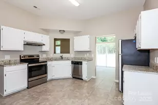 7911 Vermilion Dr, Charlotte, NC 28215 - Photo 7