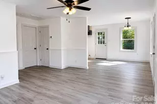 1123 Saratoga Dr, Charlotte, NC 28208 - Photo 3