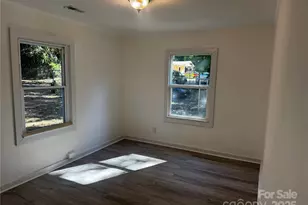 1123 Saratoga Dr, Charlotte, NC 28208 - Photo 9