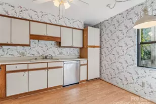 1203 Abbey Cir, Asheville, NC 28805 - Photo 7