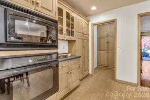 111 Hidden Pond Ln, Asheville, NC 28804 - Photo 11