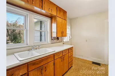 230 S Main Street, Mars Hill, NC 28754 - Photo 9