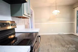 7 Windy Hollow Rd, Asheville, NC 28806 - Photo 9