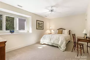 8942 Challis Hill Ln, Charlotte, NC 28226 - Photo 21