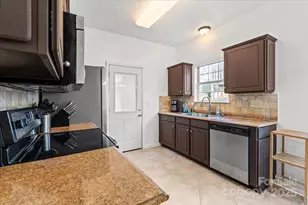 8927 Little Hampton Pl, Charlotte, NC 28215 - Photo 7