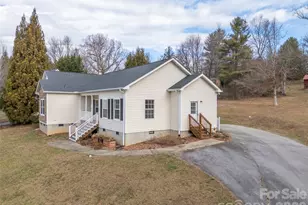 97 Meadowview Dr, Saluda, NC 28773 - Photo 3